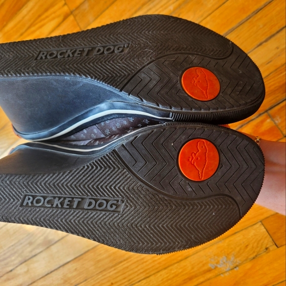 Rocket Dog High Wedge Black with Gray Fleur de Lis Print Mary Jane Shoes US 8.5 - Picture 6 of 6